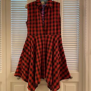568. Woman’s Sleeveless Plaid Dress